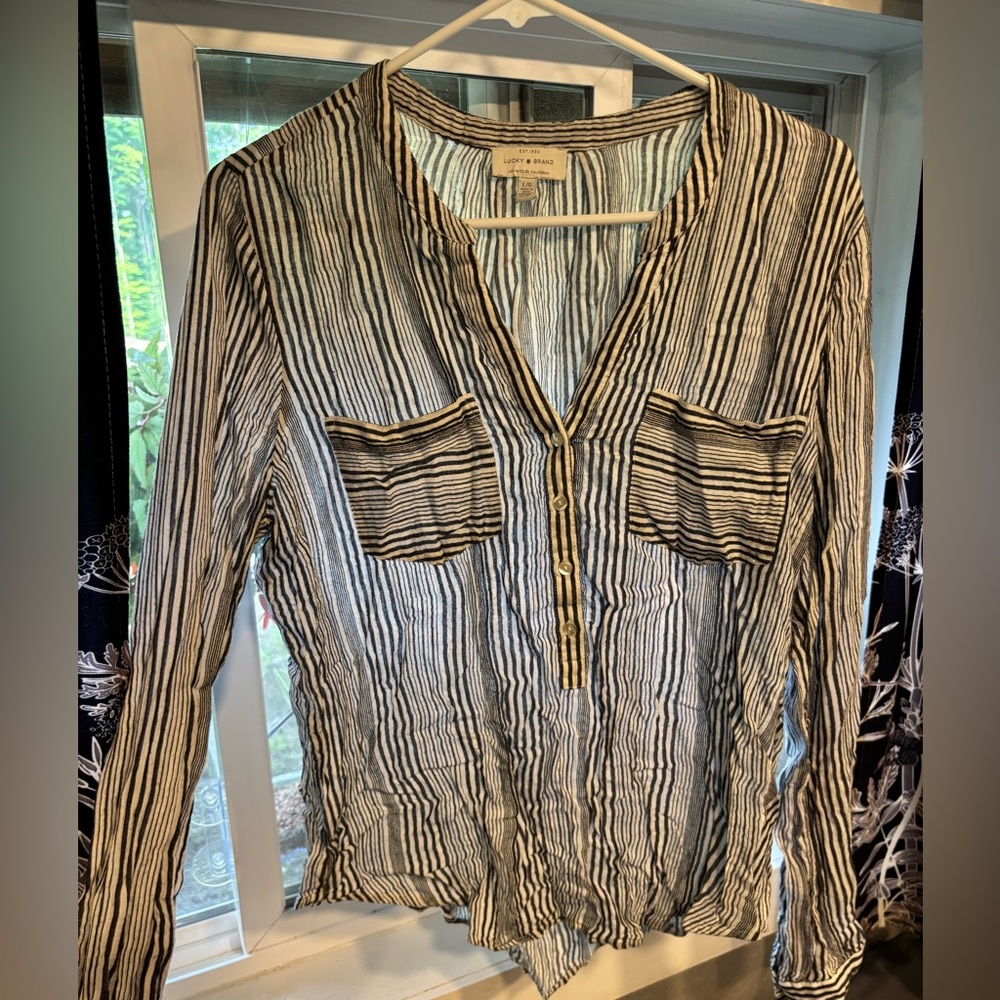 Lucky Brand White and Gray Fitted Long Sleeve Blouse